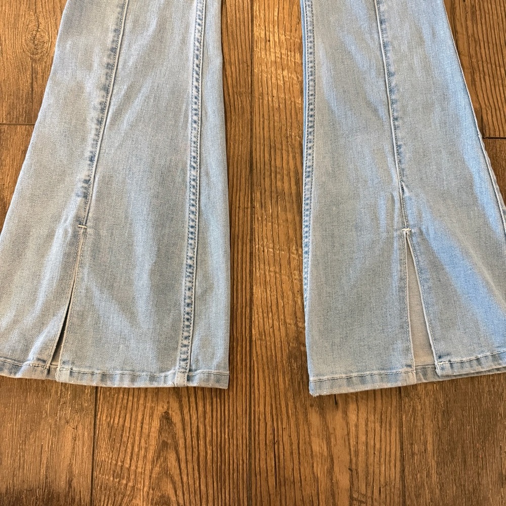 Hollister Women’s High‎ Rise Flare Jeans Size 28/7R - Picture 2 of 7